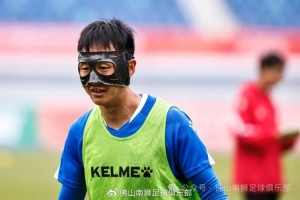 KAIYUN-常飞亚：戴着面具像科幻片角色 只要还能跑我就会继续“飞”下去