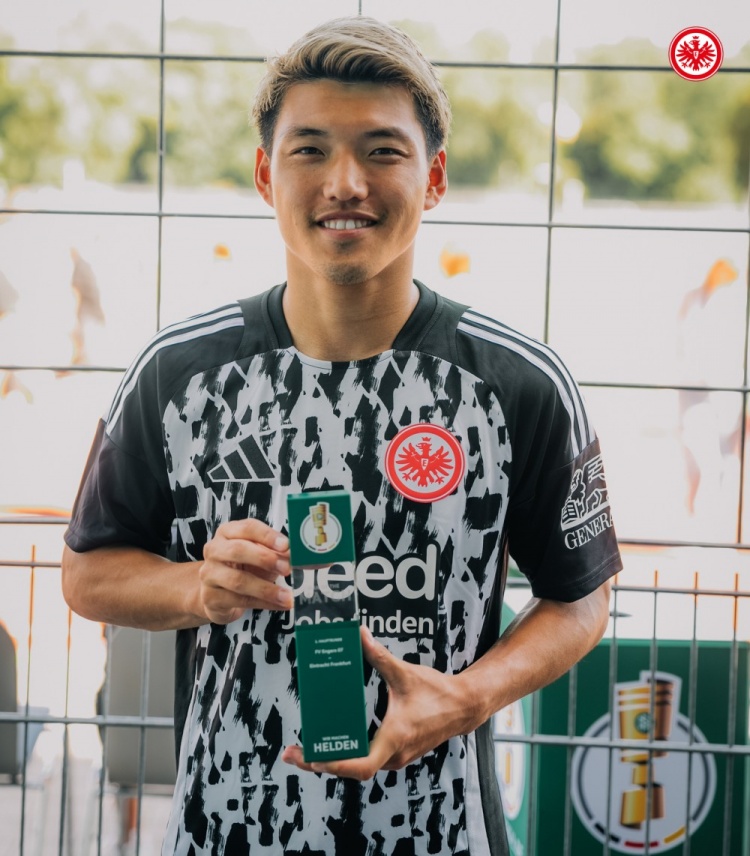 开云官网-法鹰首秀双响，官方：堂安律当选法兰克福5-0恩格尔斯全场最佳