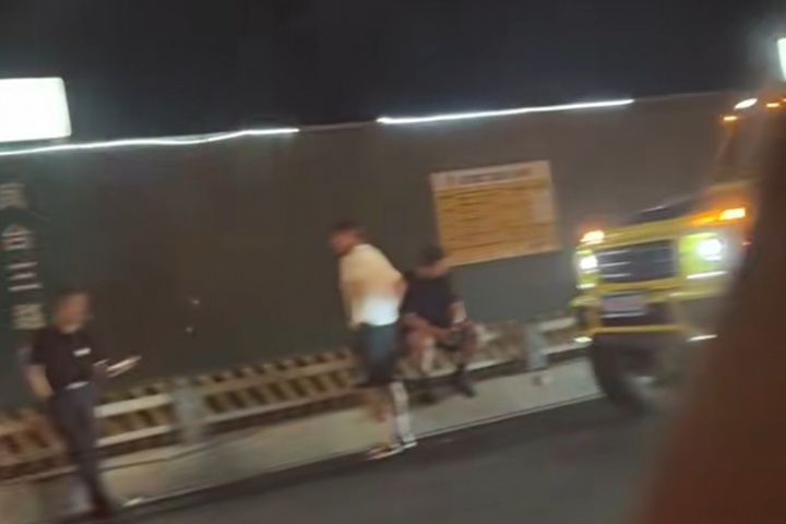 倒霉网传韦世豪赛后驾驶机动车遭追尾或擦挂，在等待交警处理