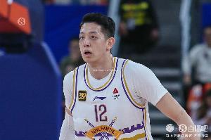 扛起球队！沈梓捷上半场7投7中攻下16分3帽2断 包办球队前12分