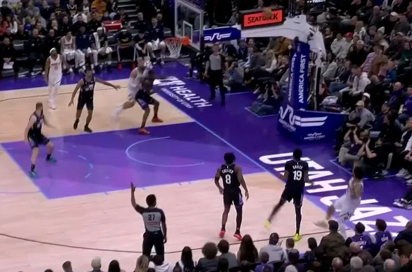 KAIYUN-默里底角极限后仰三分再中，第三节已经独自砍下15分